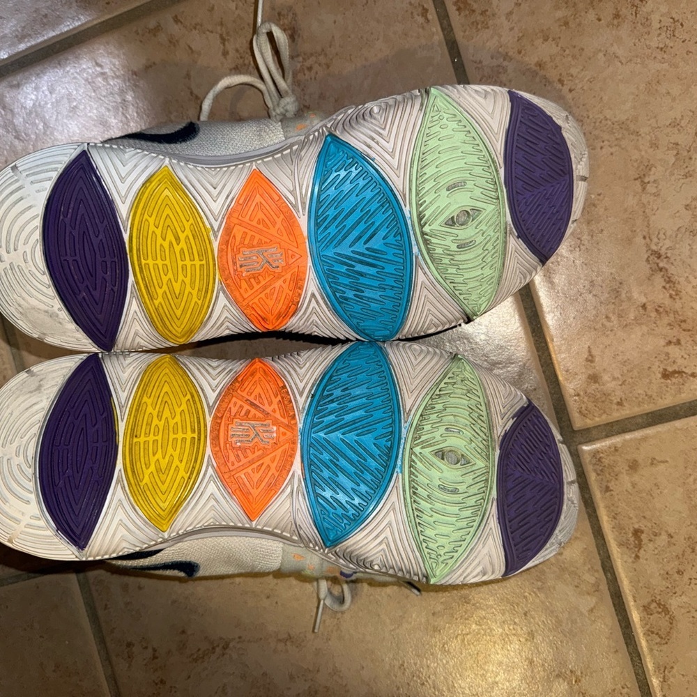 Nike Kyrie 5 "Have A Nike Day Basketball Shoes - Picture 4 of 8
